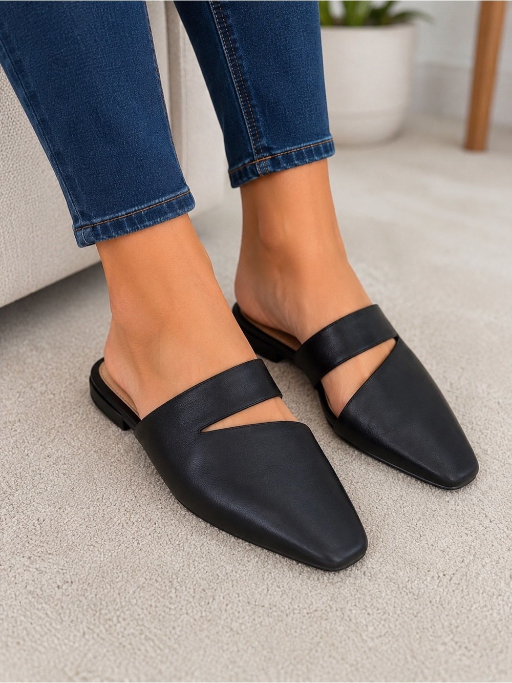 Franco Sarto Black Leather Pointed Toe Mule Flats Women’s Size 9